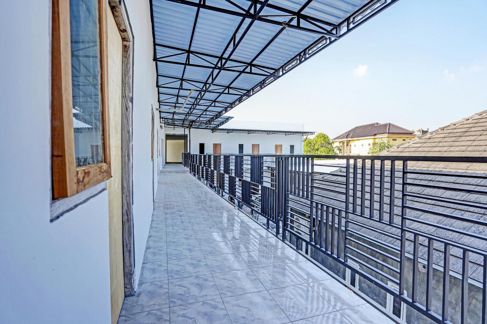 OYO 91594 Bungah Residence Syariah Gresik Bagian luar foto